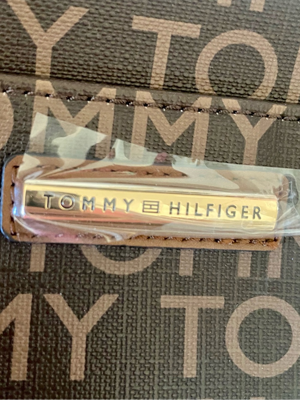 Tommy Hilfiger Monogram Wristlet - Picture 10 of 10